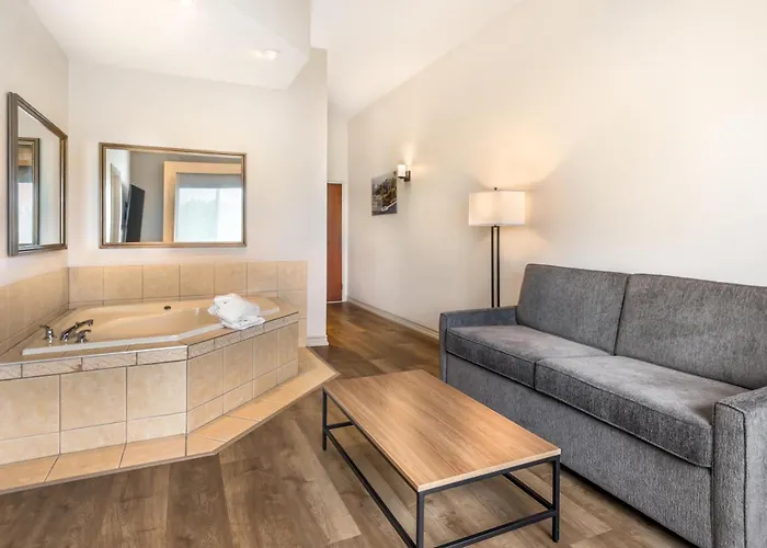 Best Western Plus 1000 Islands Hotel & Suites- Newly Renovated