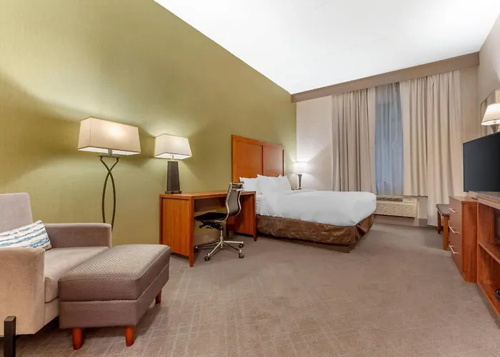 Comfort Inn & Suites Lavale - Cumberland
