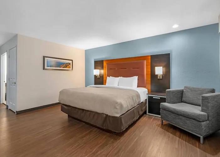 Quality Inn & Suites At Coos Bay