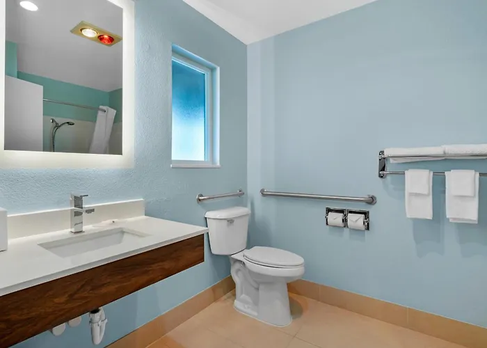 Quality Inn & Suites At Coos Bay