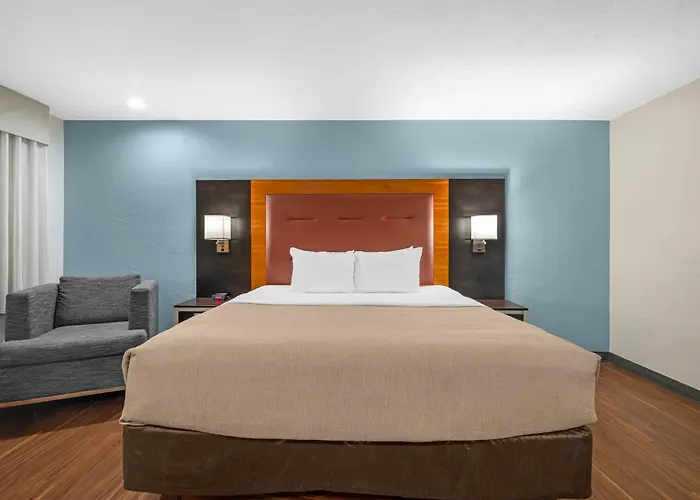 Quality Inn & Suites At Coos Bay