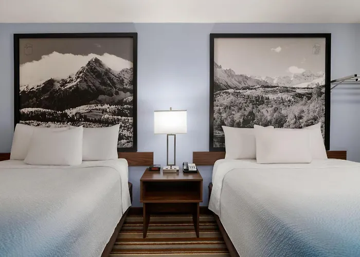 Super 8 By Wyndham Longmont/Twin Peaks