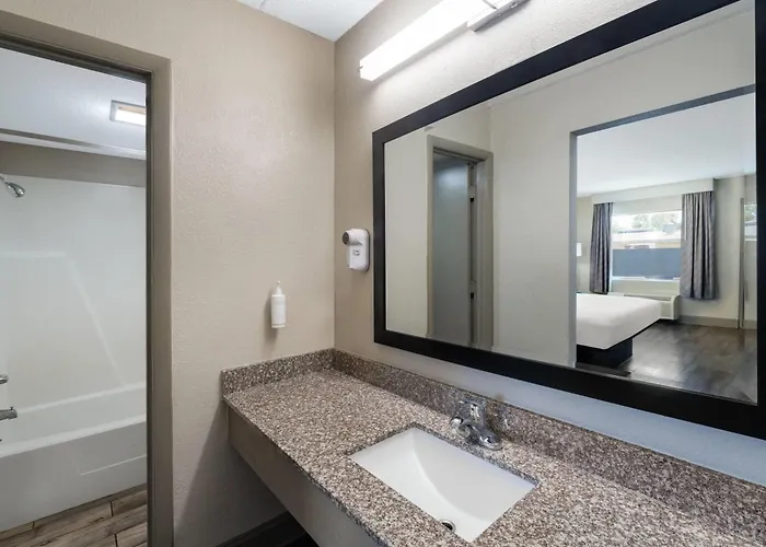 Days Inn By Wyndham Greeneville