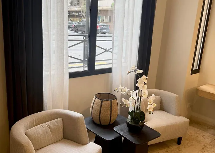 Carles Hotel