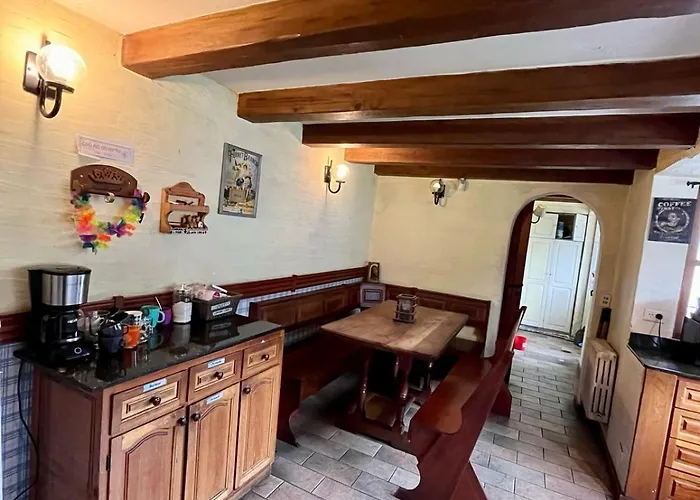 Universal Traveller'S Hostel