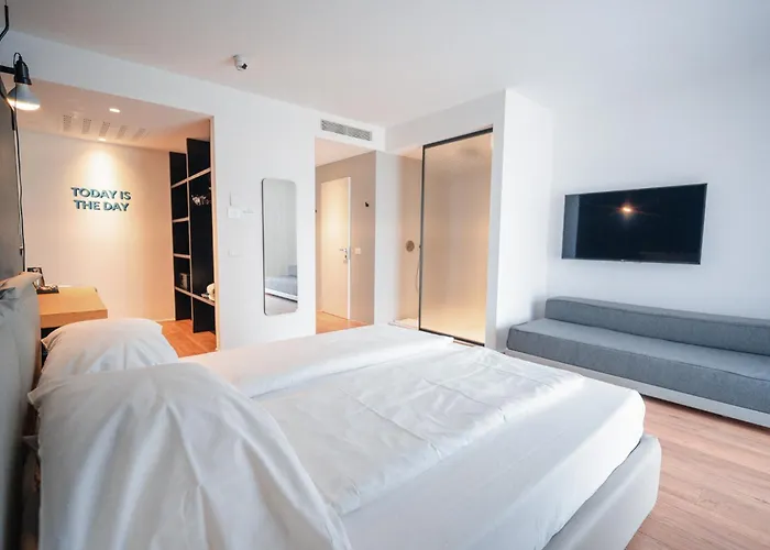 Hoody Active & Happiness Hotel