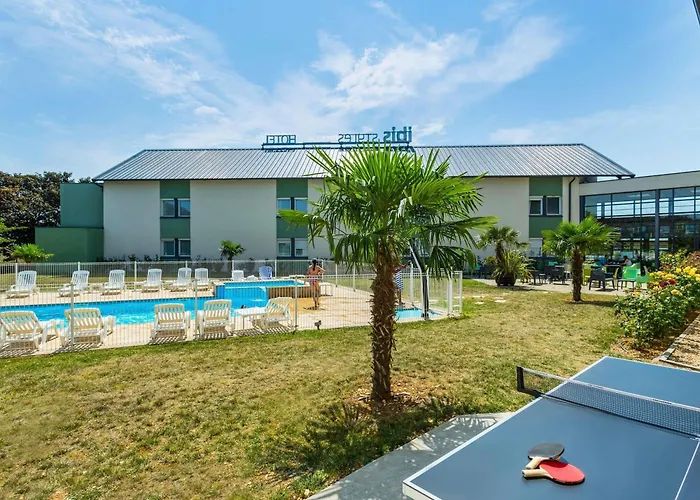 Hôtel Ibis Styles Bourges - Piscine extérieure chauffée - Restaurants à proximité