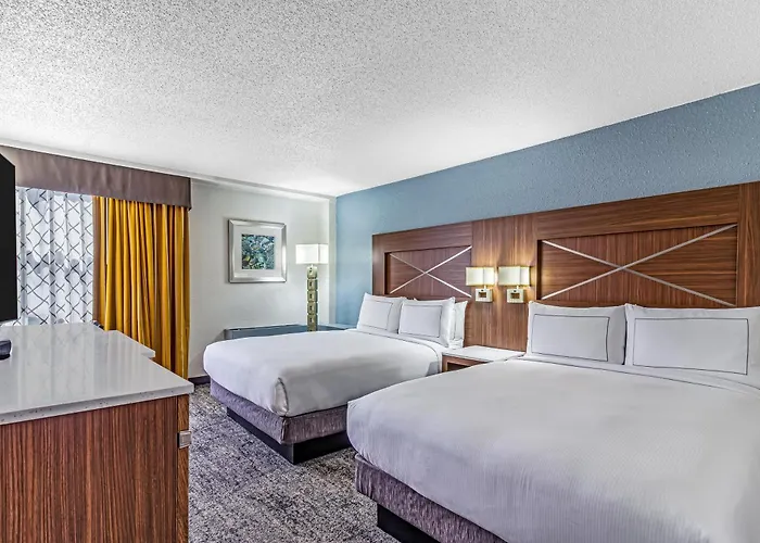 Doubletree By Hilton Milwaukee Downtown