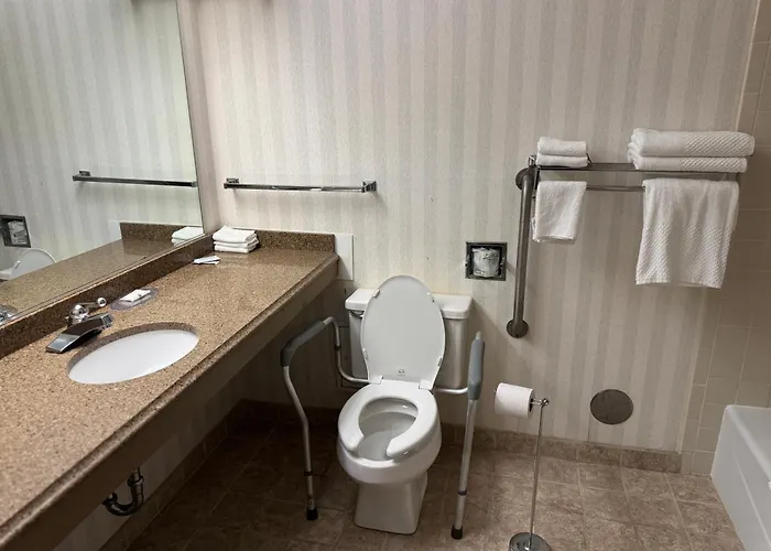 Quality Inn & Suites Escanaba North
