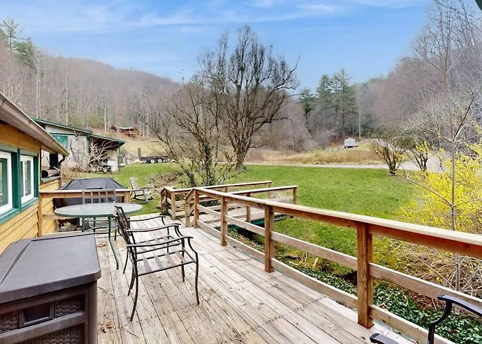1 Bed 1 Bath Vacation Home In Sylva