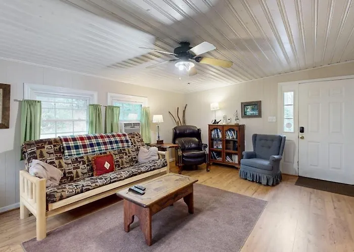 1 Bed 1 Bath Vacation Home In Sylva