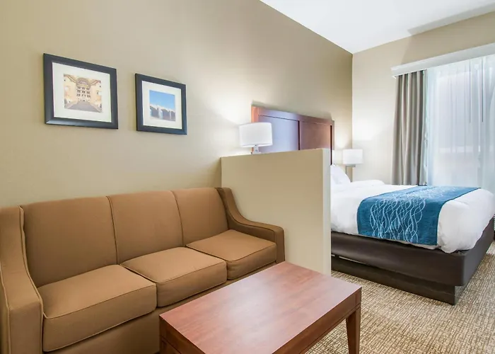 Comfort Inn & Suites Harrisburg - Hershey West
