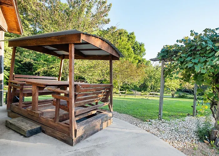 Nolichuckey Bluffs Bed & Breakfast Cabins