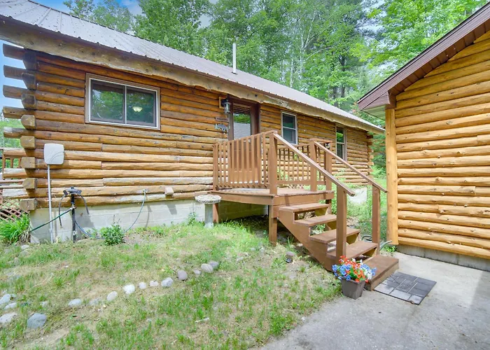 Cozy Manistique Cabin W/ Deck, Grill & Fire Pit!