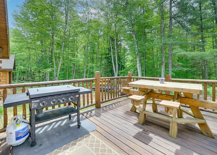 Cozy Manistique Cabin W/ Deck, Grill & Fire Pit!