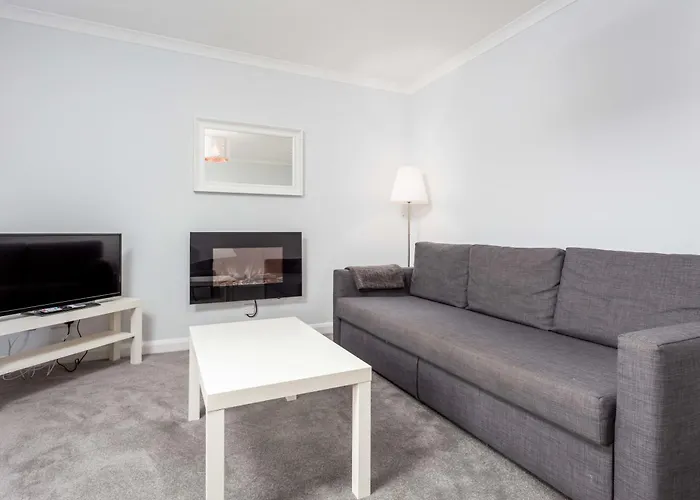 Prestwick Central - Donnini Apartments