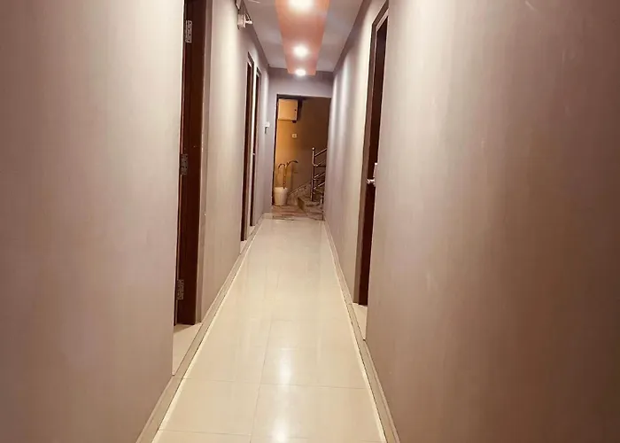 Guru Hotel And Lodge