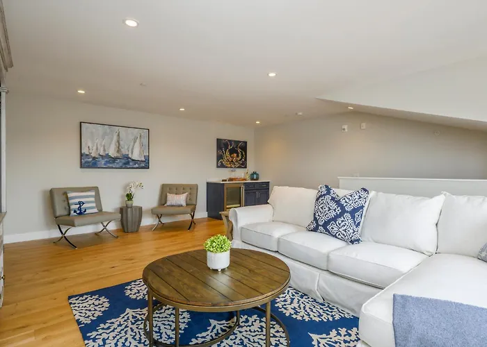 Dolce Vita: Luxury Condo With Rooftop Terrace