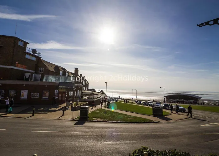 Caravan With Decking At Manor Park In Hunstanton, Sleeps 8 Ref 23046B