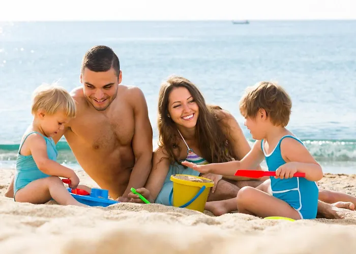 Caravan With Decking At Manor Park In Hunstanton, Sleeps 8 Ref 23046B