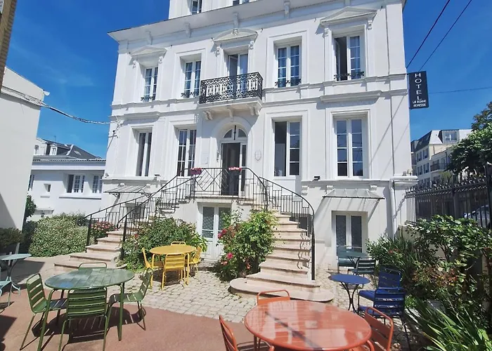 Hotel De Charme La Bonne Adresse - Logis Hotels