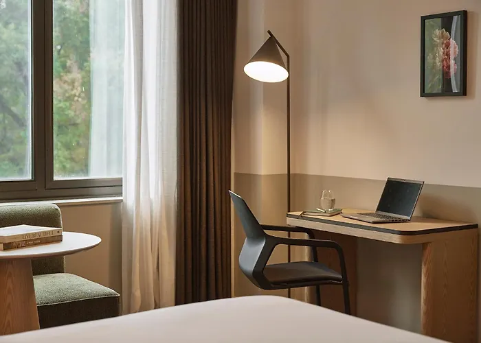 Flagstaff Gardens Hotel Melbourne