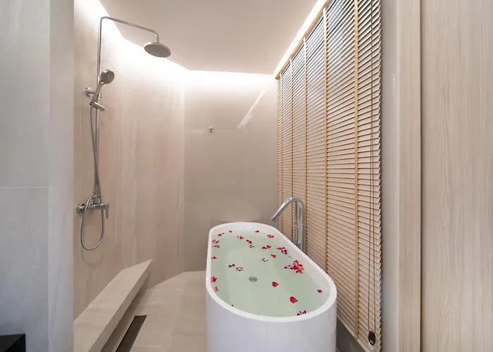 C & N Hotel Patong, Phuket