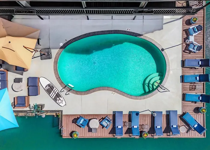 Lakeshore Inn