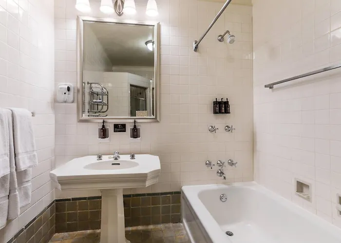 Traditions Hotel & Spa Johnson City - Binghamton, An Ascend Collection Hotel