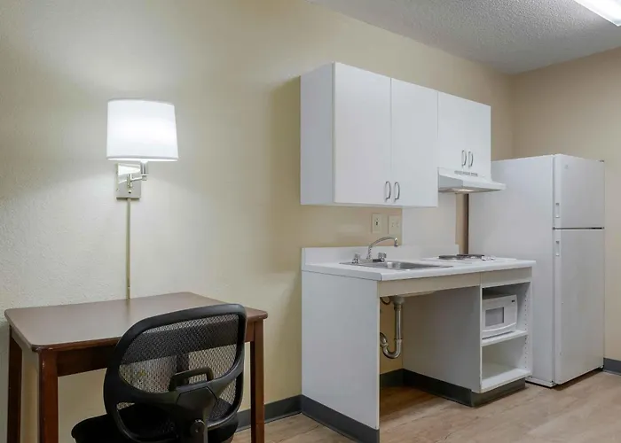 Extended Stay America Select Suites - Rockford - State Street