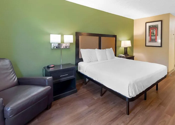 Extended Stay America Select Suites - Rockford - State Street
