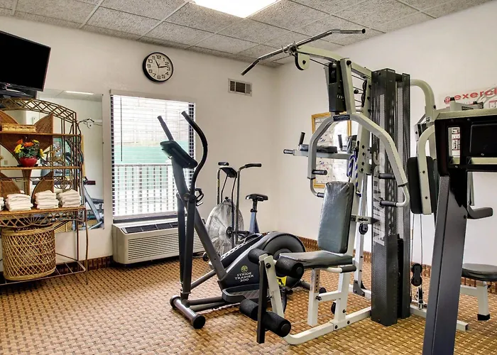 Quality Inn & Suites Clinton - Jackson West