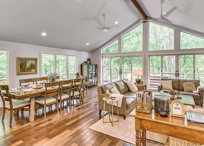 Riverwood: South Haven Retreat On 10 Acres