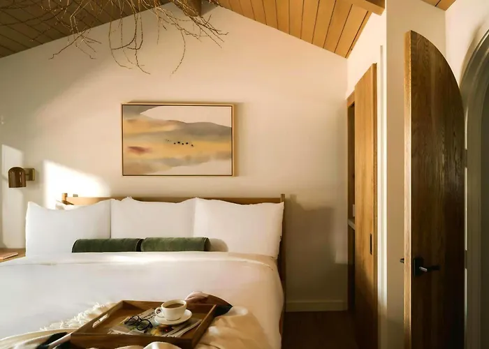 Woods Cove Inn