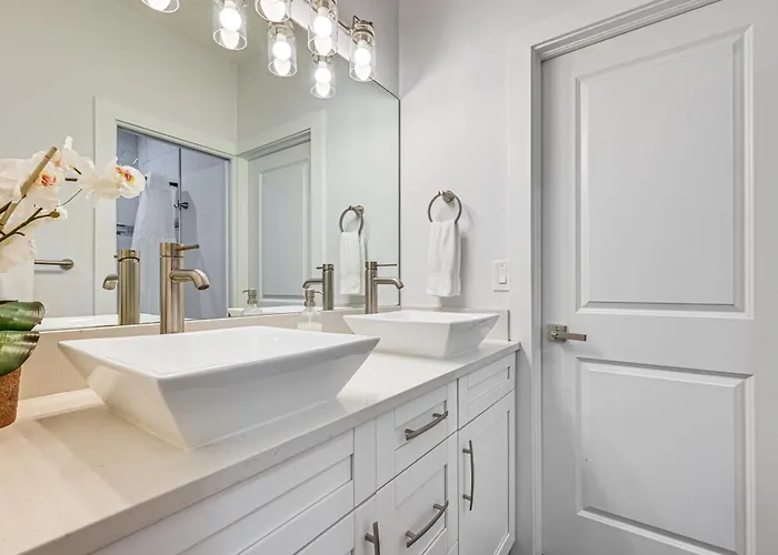 Modern Home | Pet Friendly | Kids Playroom | More!