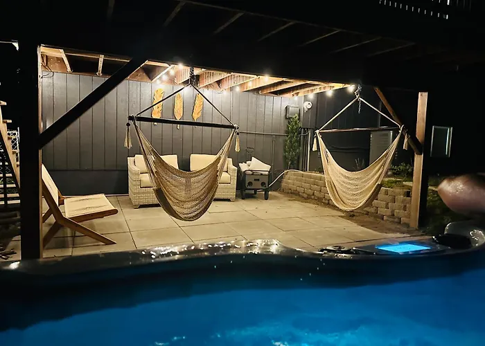 Whitefish Mountain Retreat - Sleeps 14 Near Glacier - Hot Tub & Game Room