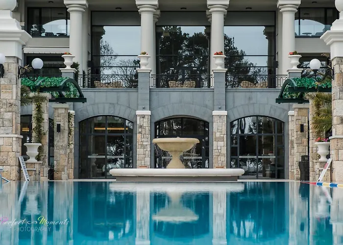 Astor Garden Hotel