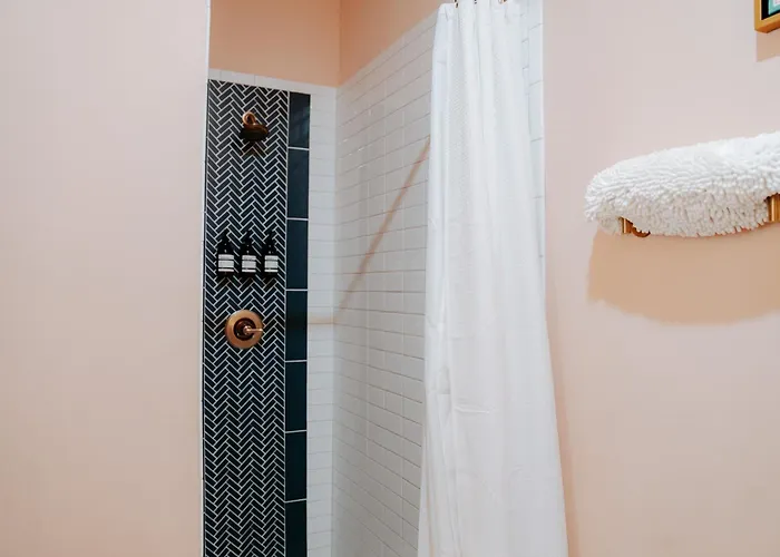The Pink Room At Emily'S On The Island