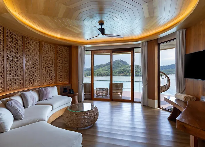 Sinae Phuket Luxury Hotel