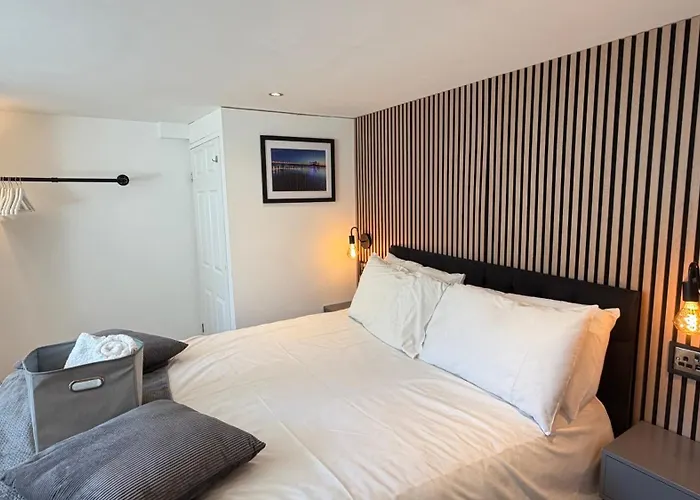 Westons Hideaway, 2 Bed, Free Parking, 6 Mins Walk To Beach,