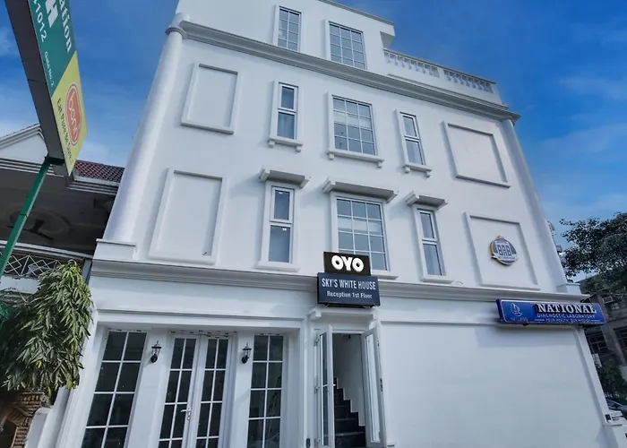 Hotel O Sky White House