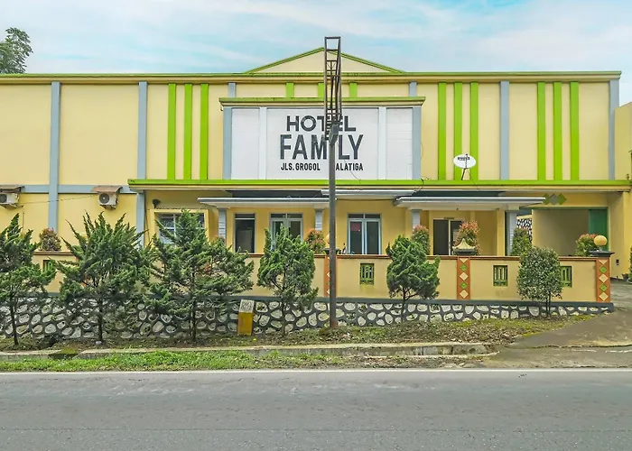 Oyo 92485 Hotel Family