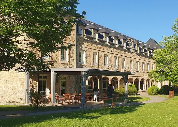 Logis Hotel L'Hotel Des Bains - Salles-La-Source
