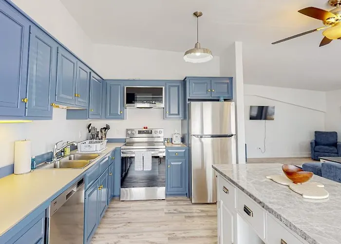 Oceanfront, Dog-Friendly Condo With Boothbay Harbor Views & Prime Location