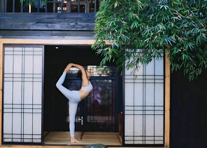 Qingxi Zen Courtyard Retreat --A Peaceful Sanctuary Blending Historic Charm With Zen Aesthetics In The Heart Of The Fenghuang Ancient Town