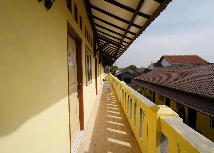 Spot On 93005 Berkah Kedawung Syariah Near Fakultas Farmasi Universitas Muhammadiyah Ahmad Dahlan Cirebon