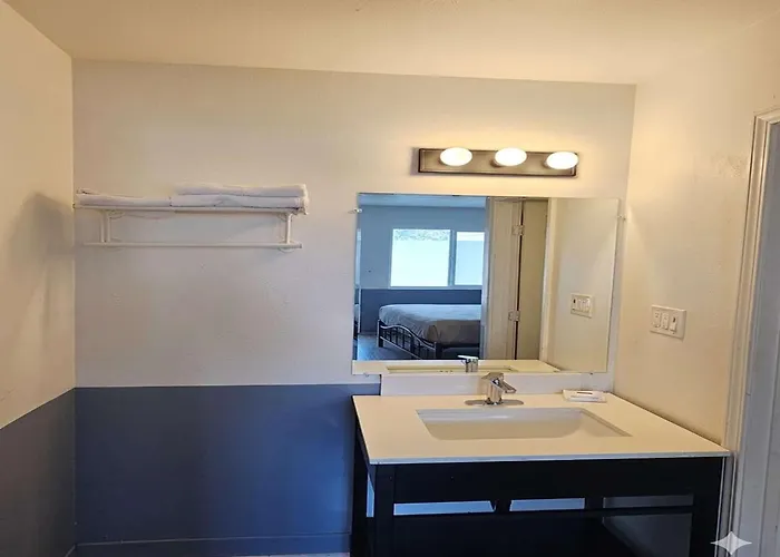 Bridgeview Hotel