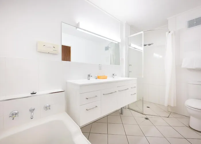 Belconnen Way Hotel & Serviced Apartments