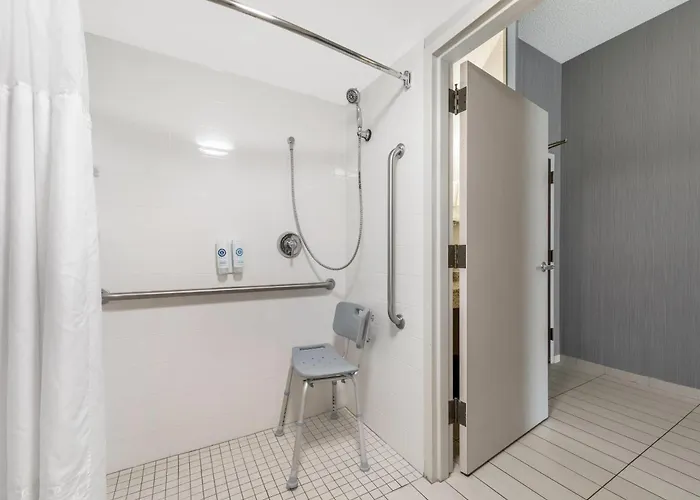 Comfort Inn & Suites Bethlehem Lehigh Valley Airport