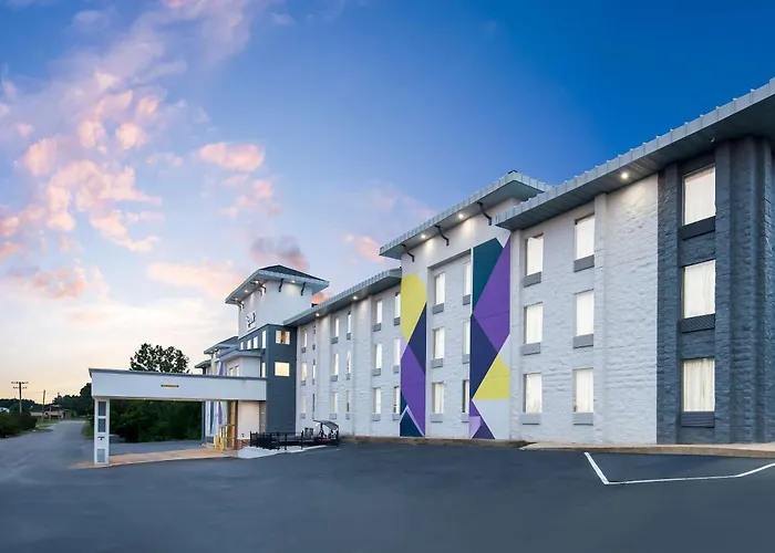 Spark By Hilton Branson Meadows